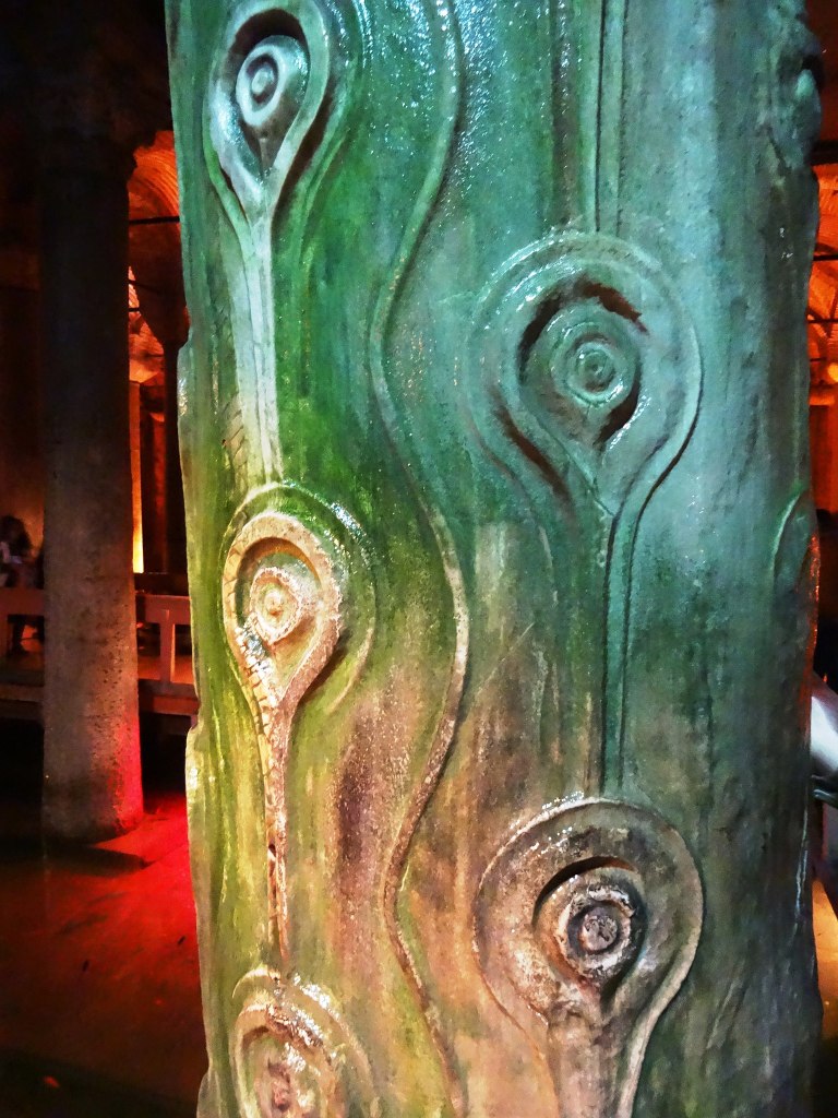 Peacock's eye column